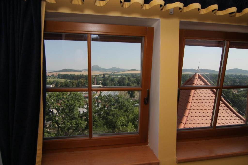 Hotel U Radnice Louny Kültér fotó